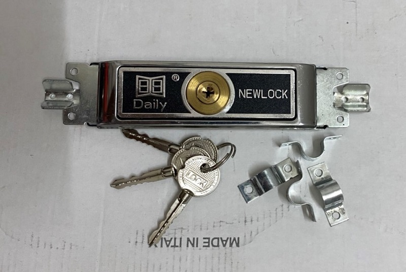 khóa cửa tấm liền